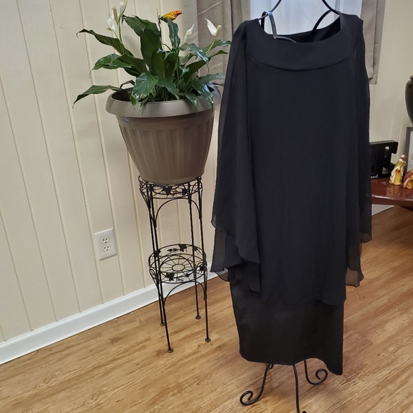 Black butterfly body con dress. - Picture 2 of 2